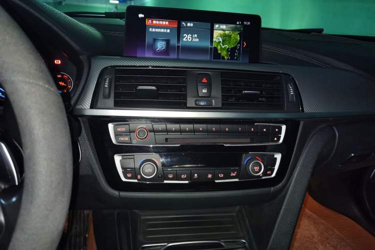 Used BMW 3 Series 2019 320i M Sport Night Edition Audio And AC Panel