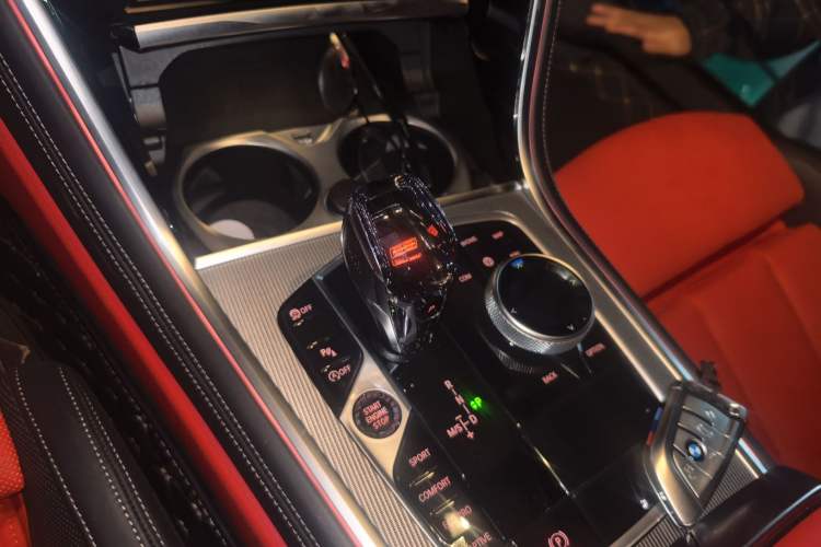 Used BMW 8 Series 2022 840i Four-Door Coupe M Sport Package Gear Lever