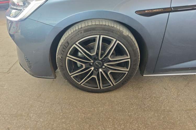 Used BYD Seal 2023 DM-i 1.5T 200km Flagship Model Left Front Wheel Hub