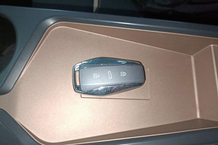 Used JAC Yiwei E10X 2024 Charming Edition 301km Lite