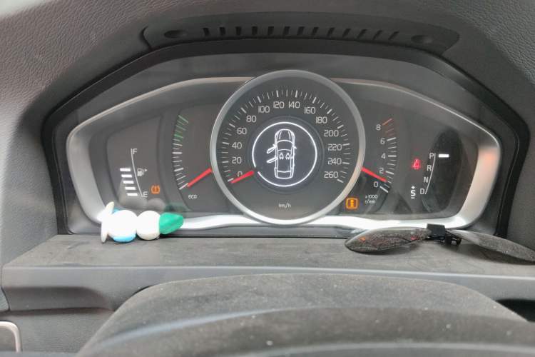 Used Volvo S60 2015 S60L 2.0T Zhiyuan Edition
