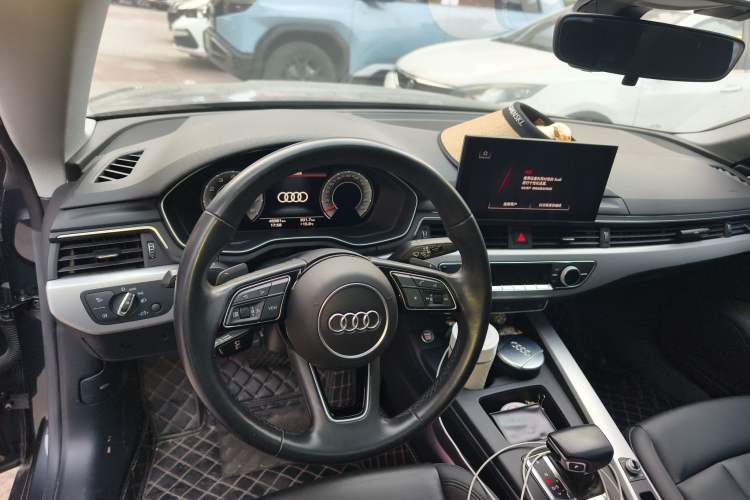 Used Audi A5 2021 Sportback 40 TFSI Stylish and Elegant Model Steering Wheel