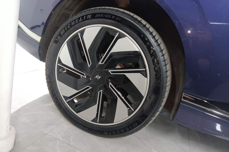 Used Dongfeng eπ eπ008 2025 210 Ultra Range-Extended Version 5 Seats