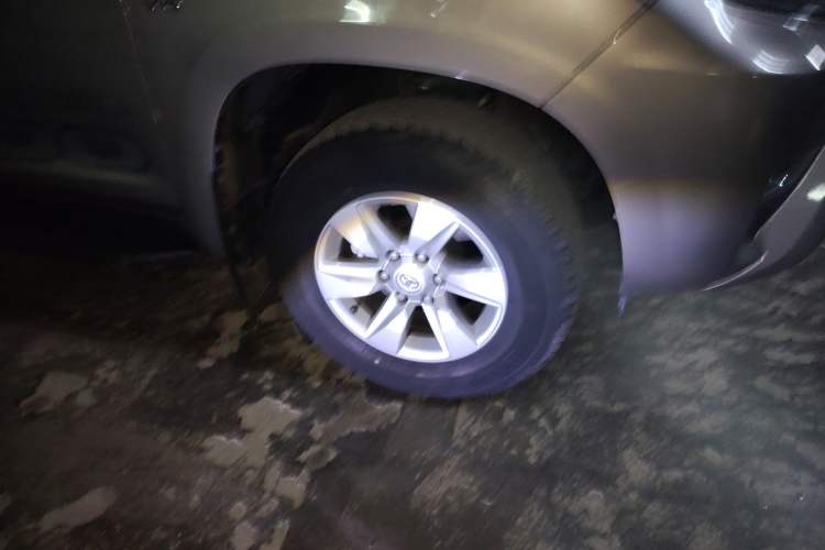 Used Toyota Prado  Right Front Wheel Hub