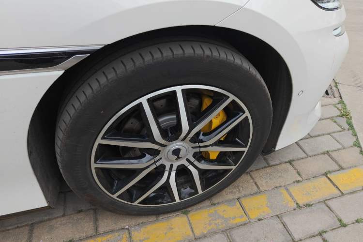 Used Denza Z9GT 2024 1100 Four-Wheel Drive Max Edition Right Front Wheel Hub