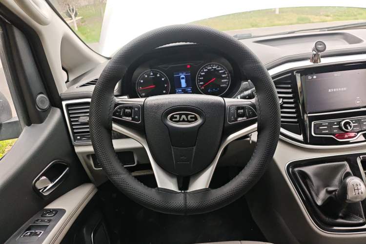 Used JAC Refine M4 2016 2.0L Manual Luxury Version