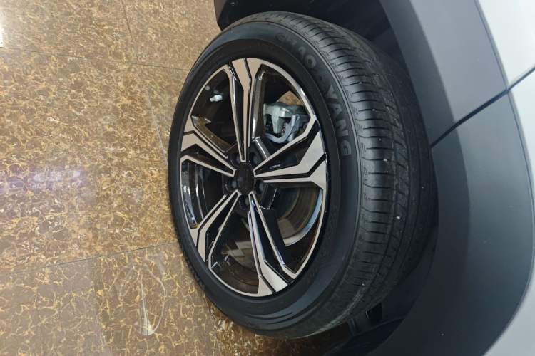 Used Geely Galaxy L7 2025 EM-i 115km Exploration+ Edition Right Rear Wheel Hub