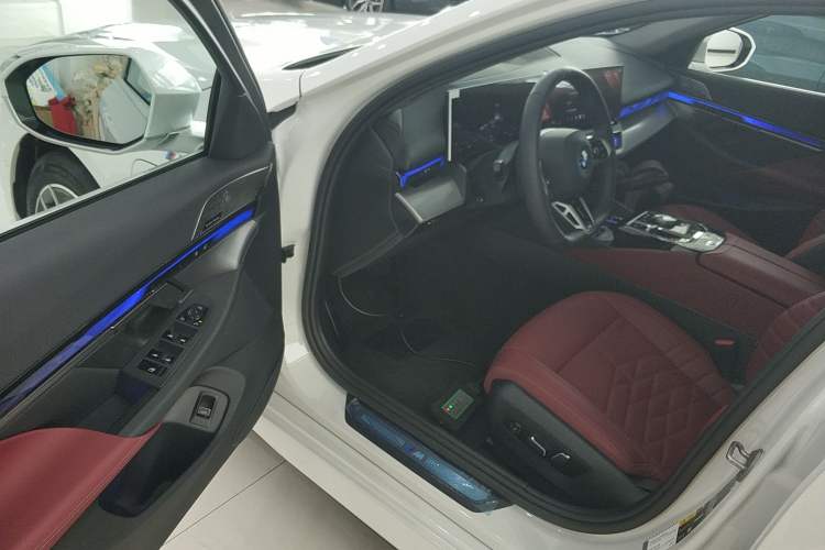 Used BMW i5 2025 eDrive 40L M Sport Package Driver Seat