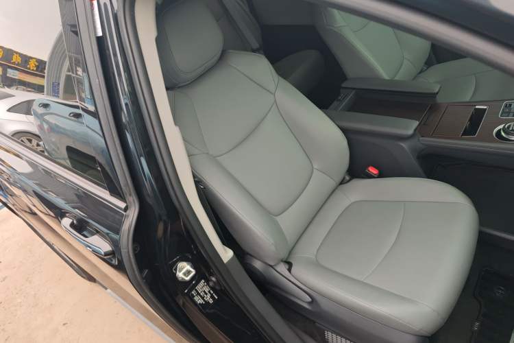 Used Toyota Granvia 2024 2.5L Hybrid Comfort Edition