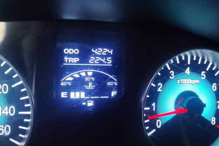 Used Jinbei Gold Hiace M Classic 2022 1.5L Engineering Lion Passenger Vehicle 5 Seats
