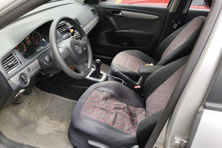 Used Volkswagen Gran Lavida 2013 1.6L Manual Fashion Model
