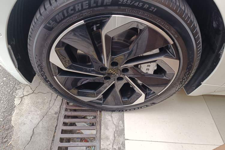 Used Zeekr 001 2023 WE Edition 86 kWh Left Front Wheel Hub