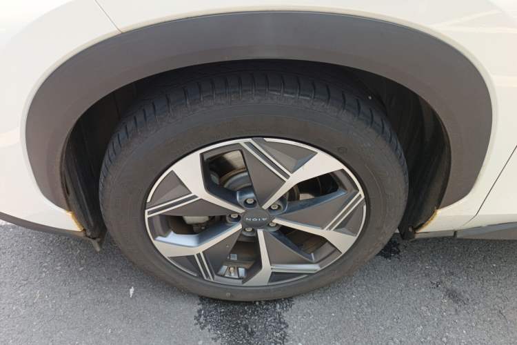 Used AION V 2021 Plus 70 Smart Technology Edition Lithium Iron Phosphate Left Front Wheel Hub