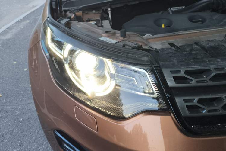 Used Land Rover Discovery Sport 2017 2.0T SE Right Front Headlight