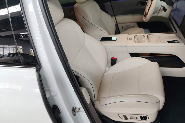 Used Li Auto i6 2025 Model Two-Wheel-Drive Standard Type
