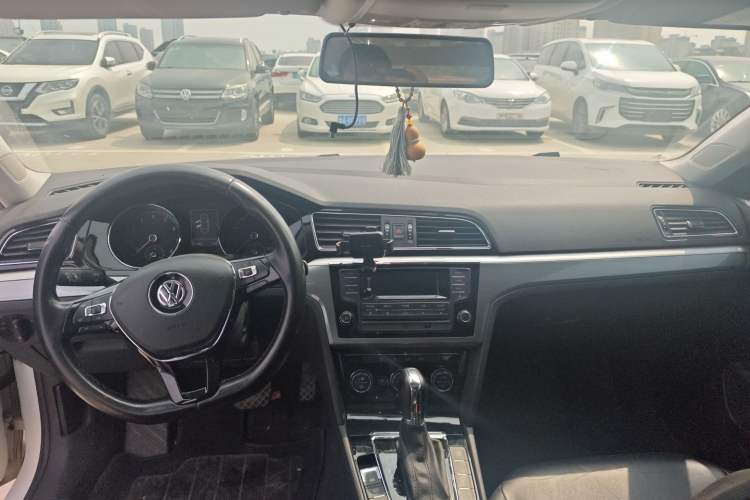 Used Volkswagen Lamando 2015 280TSI DSG Comfort Edition Center Console