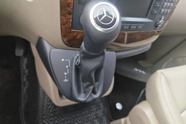 Used Mercedes-Benz Viano 2013 3.0L Comfort Edition