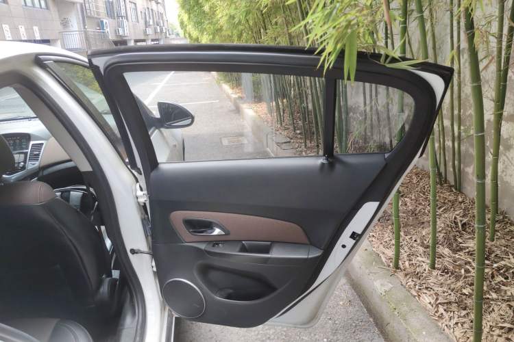 Used Chevrolet Cruze 2013 Hatchback 1.6L Automatic Luxury Model