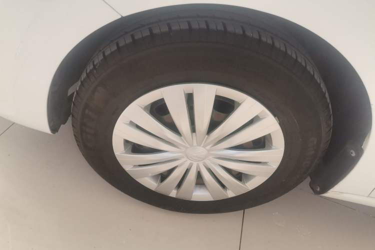 Used Volkswagen Santana 2016 1.6L Manual Fashion Edition Left Front Wheel Hub