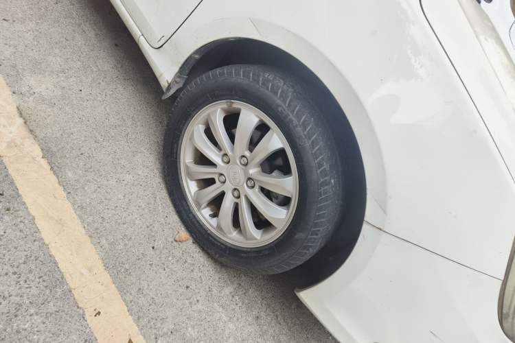 Used BYD Surui 2012 1.5L Manual Luxury Version Right Front Wheel Hub