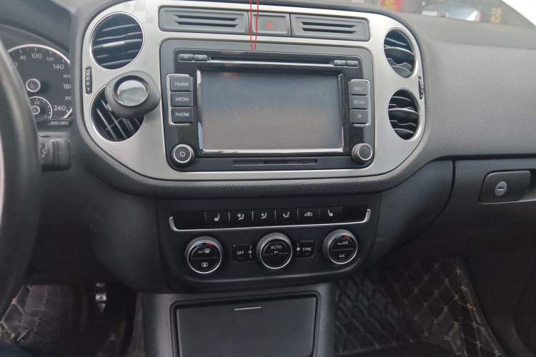 Used Volkswagen Tiguan 2013 1.8TSI Automatic Two-Wheel Drive Trend Edition Audio And AC Panel