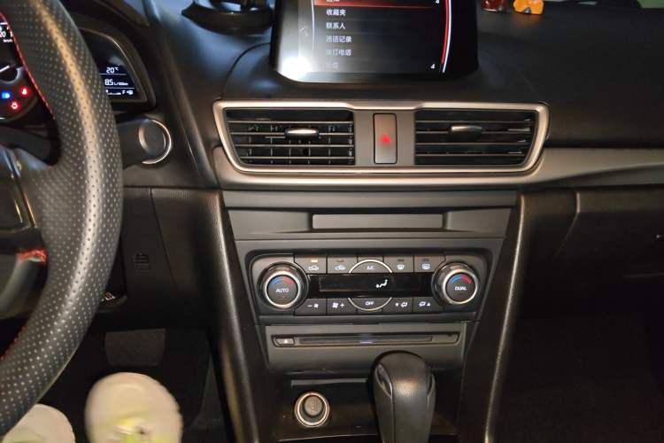 Used Mazda 3 Axela 2017 Sedan 1.5L Automatic Luxury Model Emission Standard China V
