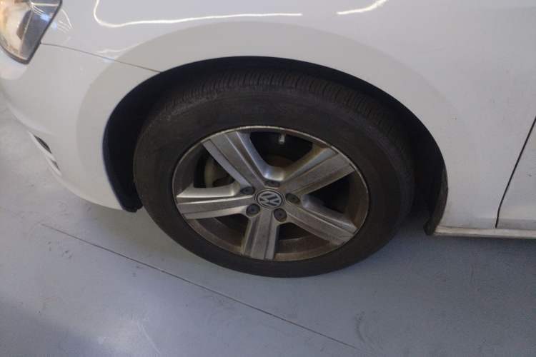 Used Volkswagen Golf 2017 230TSI Automatic Comfort Edition – Celebrating Milestone of One Million Units Left Front Wheel Hub