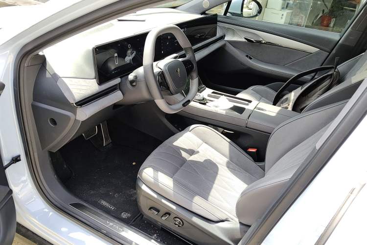 Used VOYAH PASSION 2023 Four-Wheel Drive Flagship Edition Driver Seat