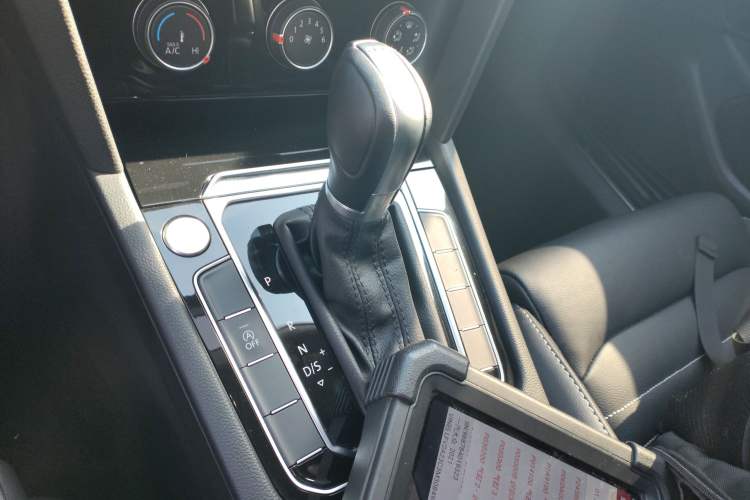 Used Volkswagen Magotan 2020 280TSI DSG Comfort Edition Gear Lever