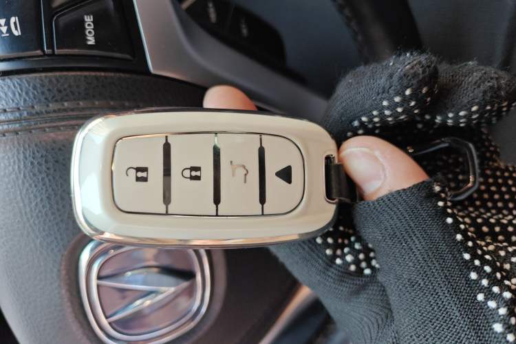 Used CHANGAN CS95 2017 2.0T Two-Wheel Drive Zhiyuan Edition
