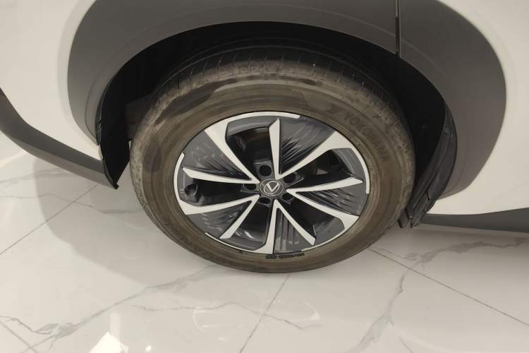 Used Lexus RZ 2023 450e All-Wheel Drive Luxury Edition Right Rear Wheel Hub