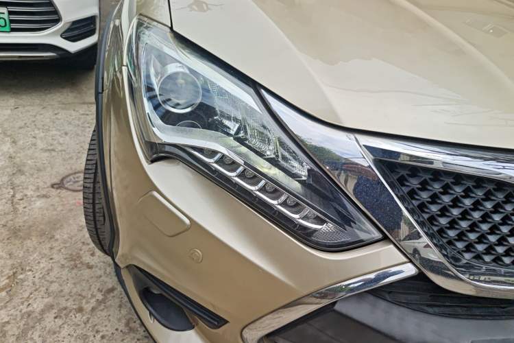 Used BYD Tang New Energy 2015 2.0T Four-Wheel-Drive Flagship Model Right Front Headlight