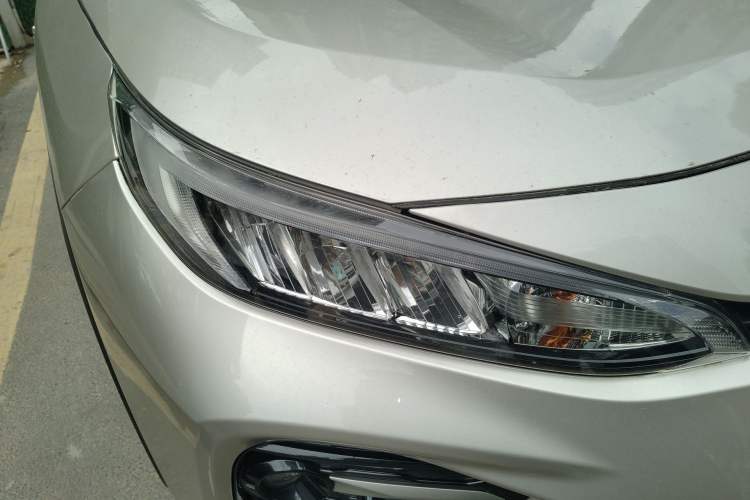 Used Toyota Wildlander 2020 Dual-Engine 2.5L E-CVT Two-Wheel Drive Luxury Edition Right Front Headlight