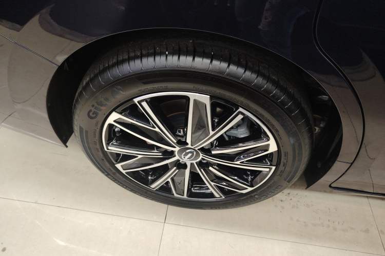 Used GAC Trumpchi E8 2024 Honor Series 2.0L Honor Edition Right Rear Wheel Hub