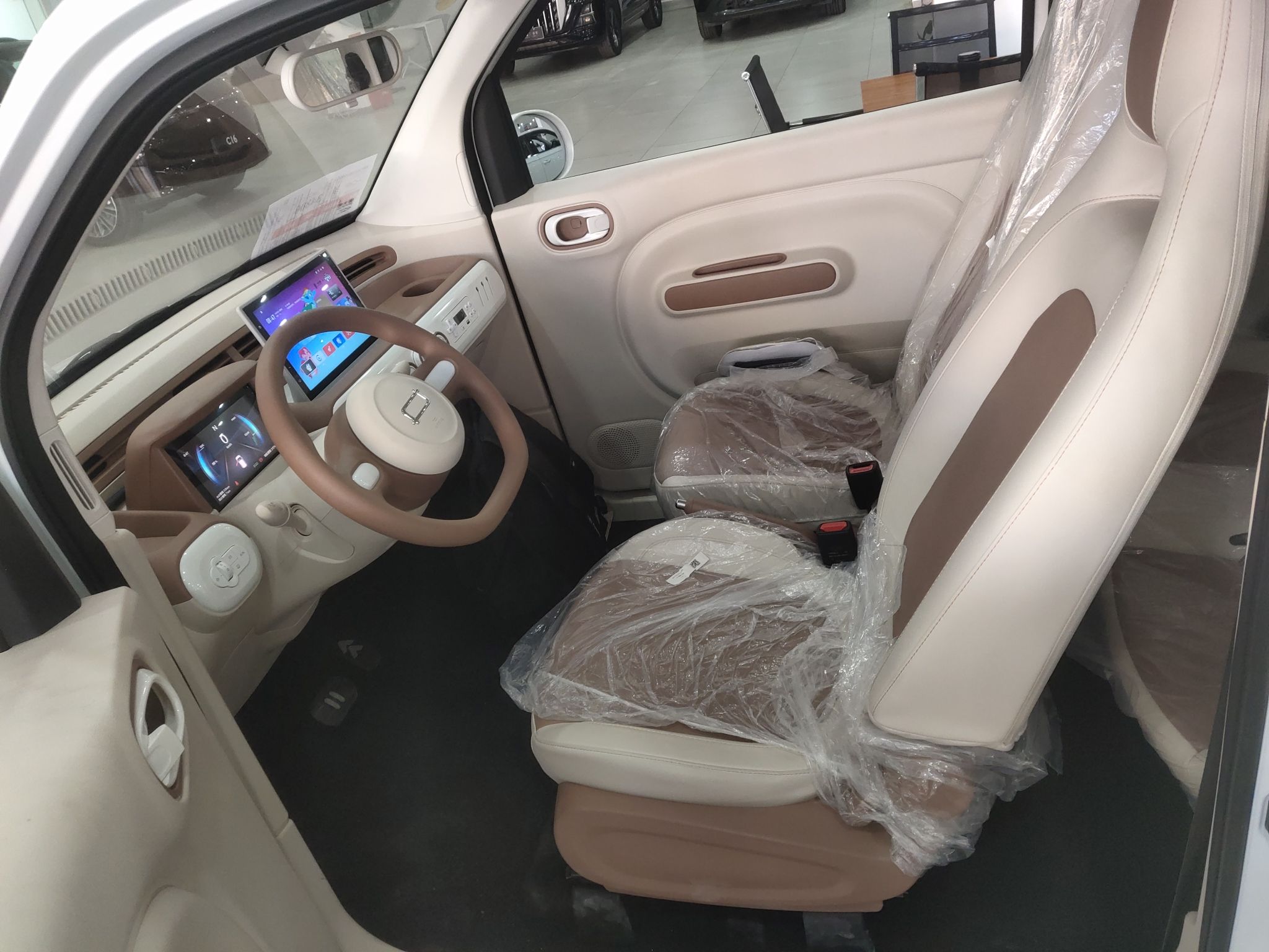 المقاعد الأمامية داخل السيارة