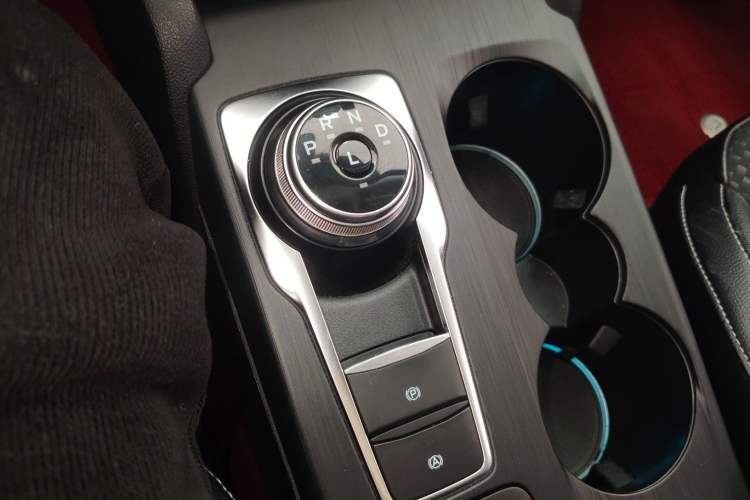 Used Ford Focus 2020 Sedan EcoBoost 180 Automatic Trend Edition Gear Lever