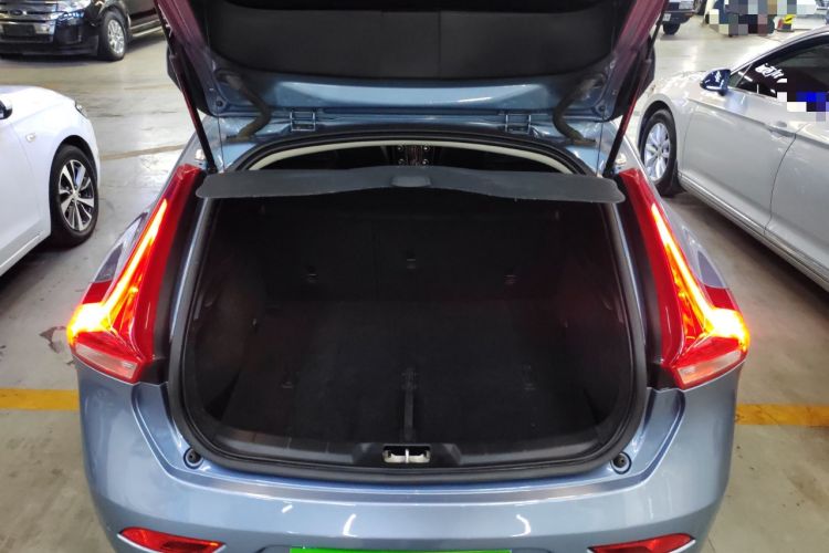 Used Volvo V40 2018 T3 Zhiyi Edition Trunk
