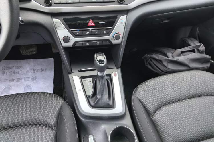 Used Hyundai Elantra (6th Generation / Lingdong) 2016 1.6L Automatic ZhiXuan – Elite Version Gear Lever