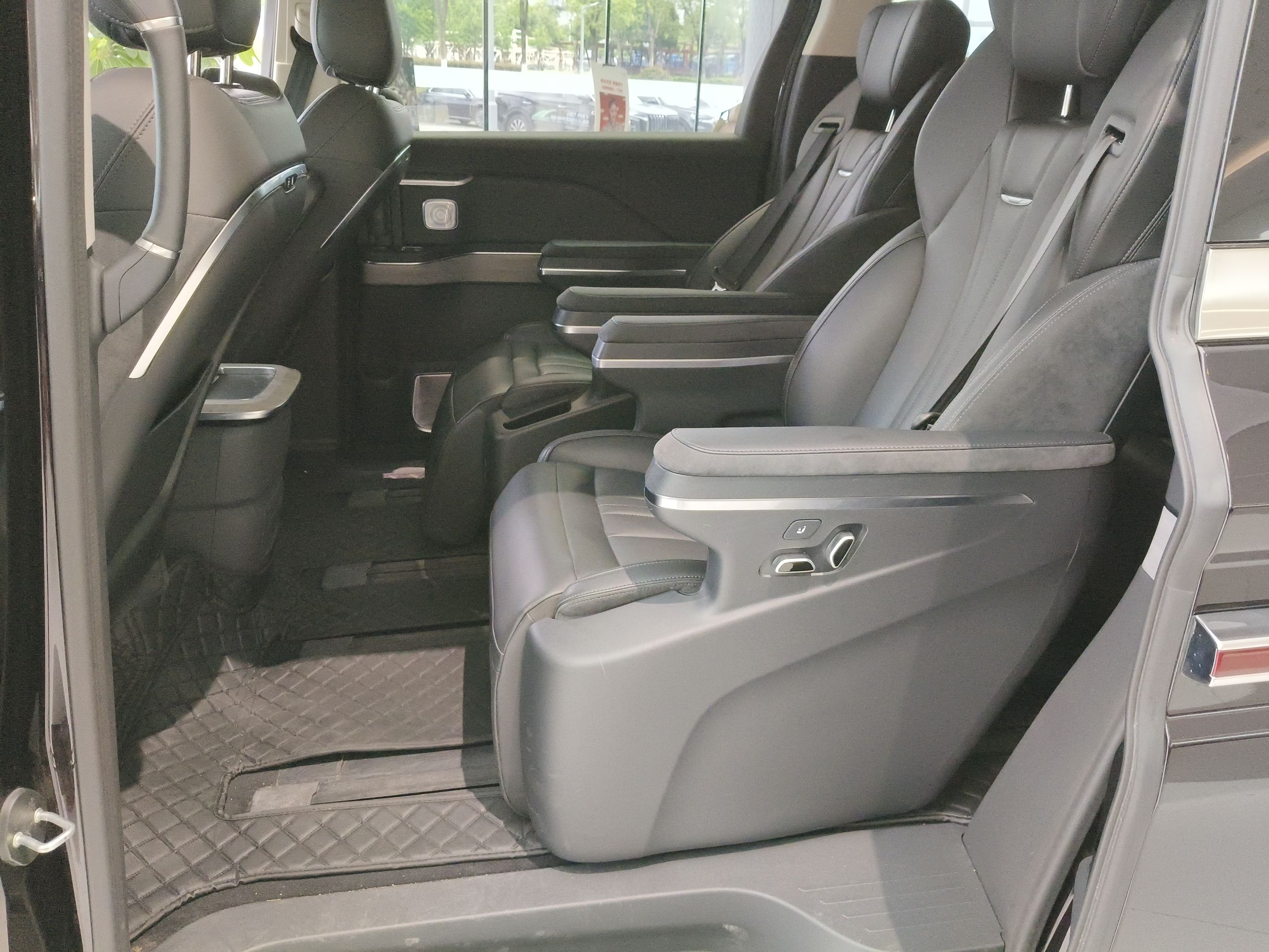 Hongqi HQ9 PHEV 2024 2.0T Four-Wheel Drive Business Edition — снимка 20