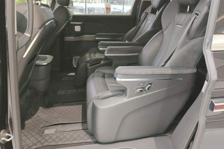 Used Hongqi HQ9 PHEV 2024 2.0T Four-Wheel Drive Business Edition Left Rear Seat