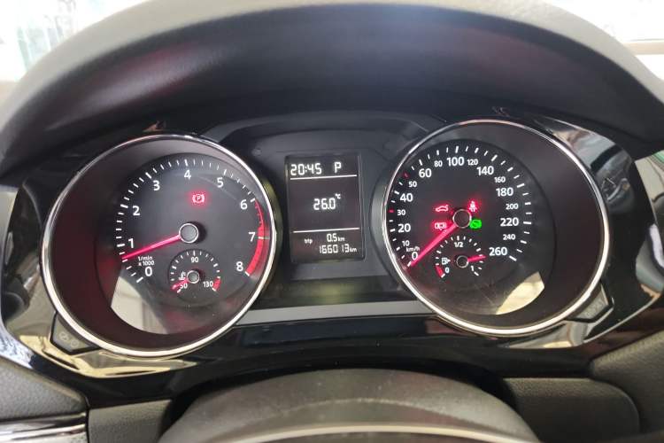 Used Volkswagen Sagitar 2015 230TSI Automatic Comfort Version Instrument Cluster