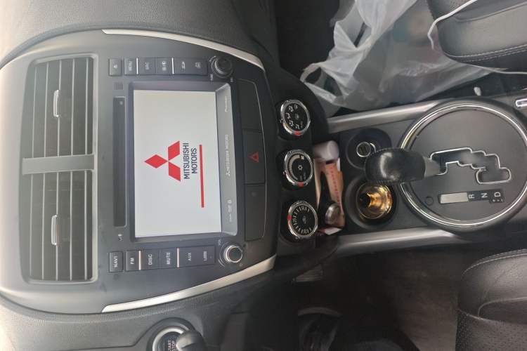 Used Mitsubishi ASX 2012 2.0 LUXURY Two-Wheel Drive with Navigation Audio And AC Panel