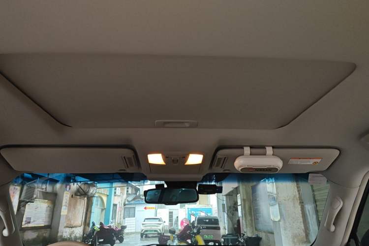 Used Nissan Patrol 2012 5.6L V8 Flagship Edition Headliner