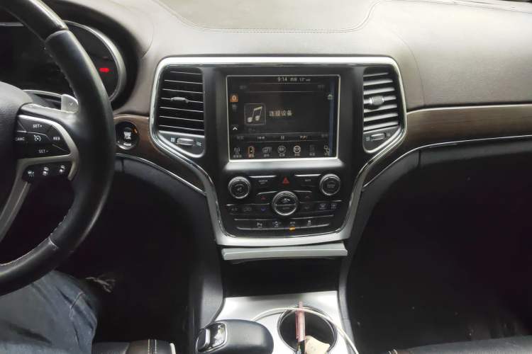 Used Jeep Grand Cherokee 2015 3.6L Luxury Navigation Edition Audio And AC Panel