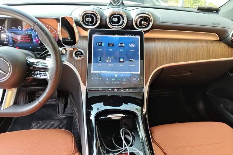 Used Mercedes-Benz GLC 2024 GLC 300 L 4MATIC Dynamic Edition 5-seater Audio And AC Panel