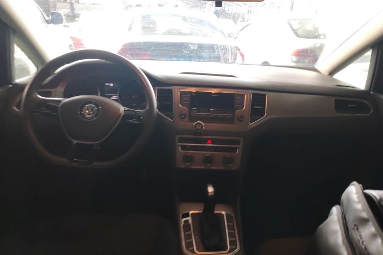 Used Volkswagen Golf Sportsvan 2016 1.6L Automatic Comfort Model Center Console