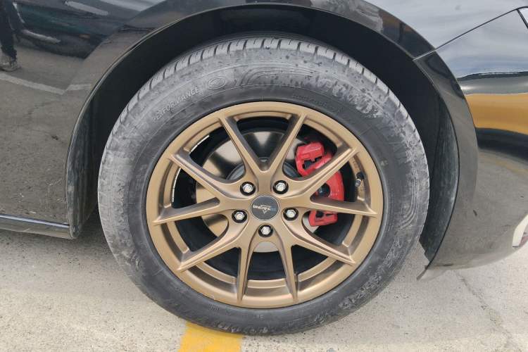 Used Buick Regal 2024 25T Deluxe Edition Right Front Wheel Hub