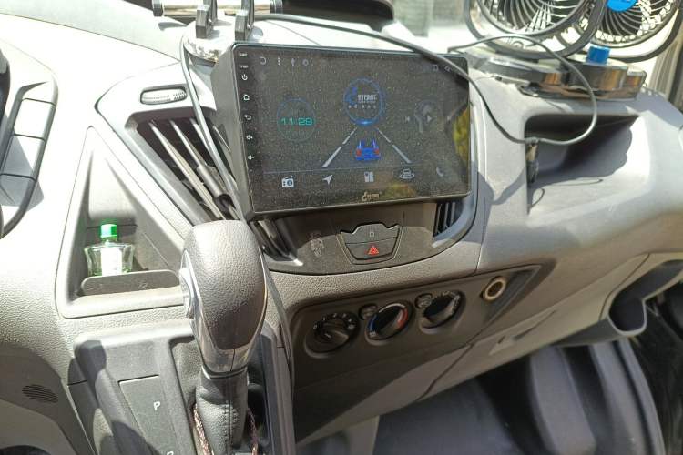 Used Ford Transit 2017 2.0T Gasoline Automatic Multi-Function Commercial Vehicle Mid-Drive Mid-Roof China V-standard Audio And AC Panel