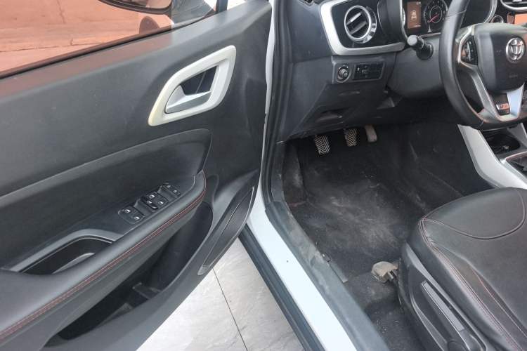 Used Brilliance V3 2015 1.5L Manual Smart Version Driver Seat