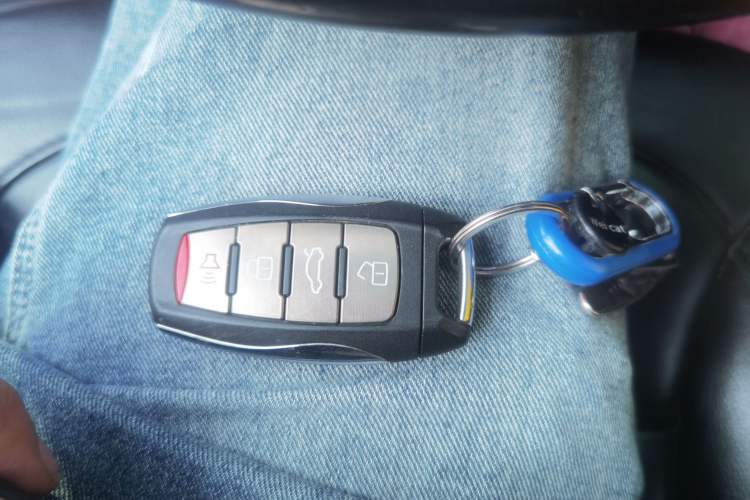 Used Haval H9 2015 2.0T Four-Wheel Drive Luxury 7-Seater Vehicle Key